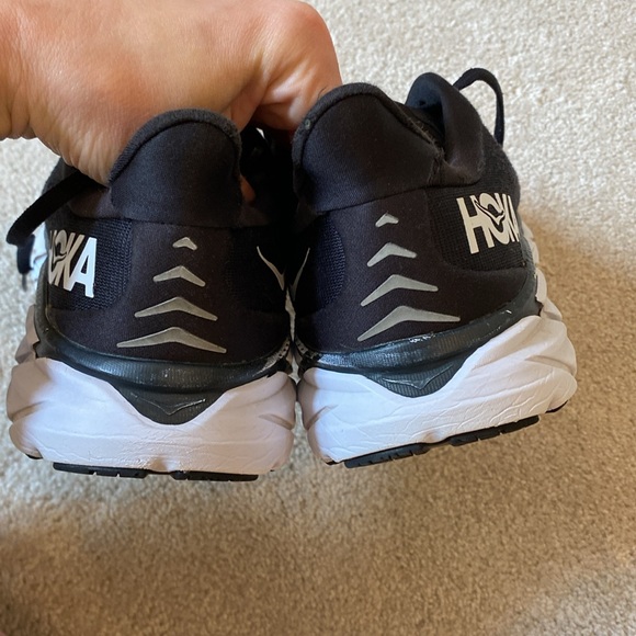 Hoka Clifton 8 black sneakers 10 D - Picture 4 of 6